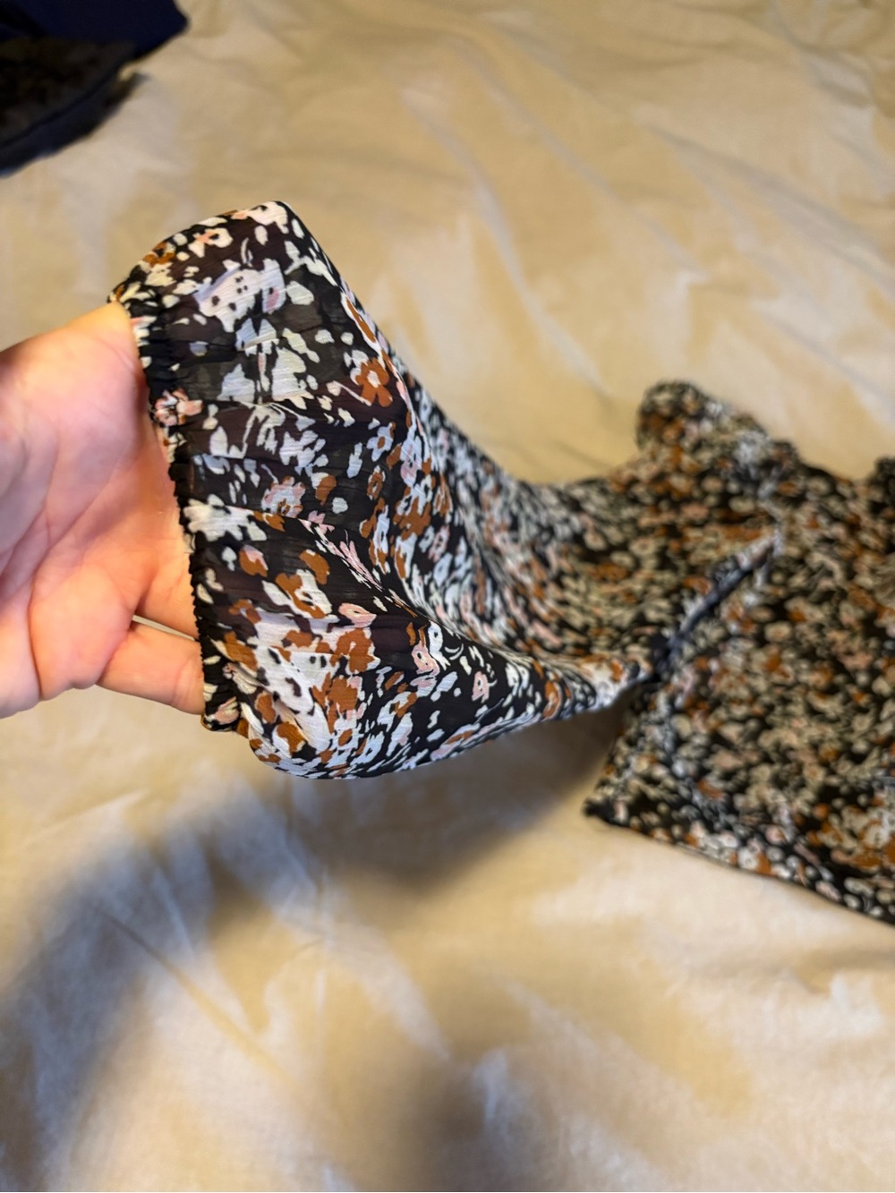 Lulu's Black Floral Square-Neck Puff Sleeve Crop Top - Picture 6 of 16